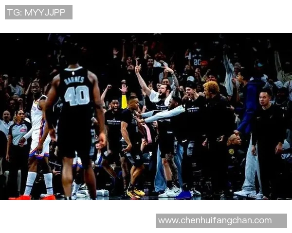 马刺战胜尼克斯,莱昂纳德关键时刻发挥出色 马刺战胜尼克斯,莱昂纳德关键时刻发挥出色